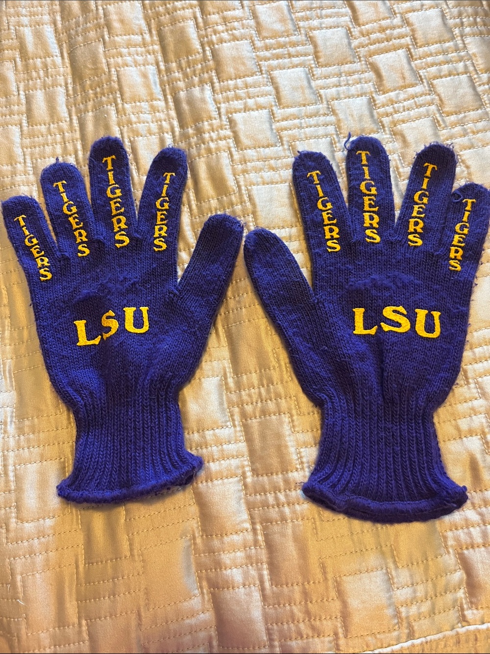 Tigers Purple Knit Gloves - Men's Fan Accessories
